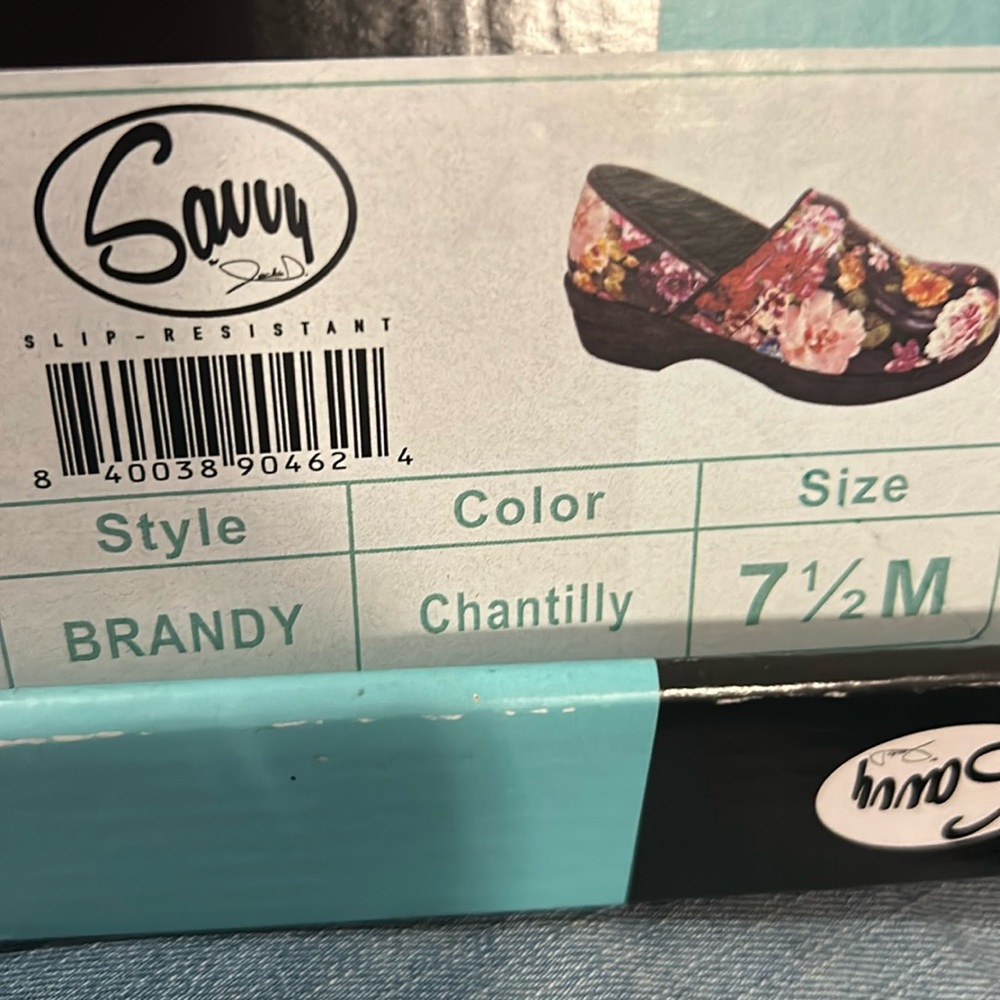 Slip resistant light weight clogs
